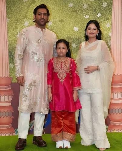 Ms Dhoni's Wife Sakshi Singh And Daughter Ziva Singh 🥰