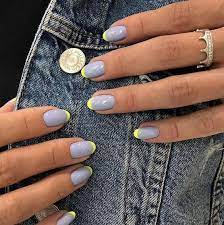 Unhas decoradas coloridas, com glitter, floral, com francesinha dupla, todas muito delicadas e as unhas francesinhas já são um clássico, mas você já pensou em unhas decoradas francesinha? Unha Francesinha 50 Fotos E Passo A Passo Para 2021