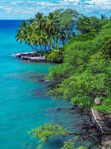 The scenic keauhou bay. These views always impresses. even in the midst of  a storm watch! Hawaii nice!