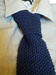 Seed stitch necktie knitting pattern with video tutorial. Moss Stitch Tie Free Pattern Kthdsn