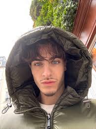 Lusine Hovakimyan's Instagram, Twitter & Facebook