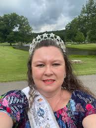 Almost Heaven Swing #23💛 This swing is located at Valley Park right in the  heart of Putnam County! This park is home to walking trails, athletic  fields and courts, a conference center,