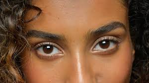 Pluck corners carefully pluck out the eyebrow hairs from the inner and outer corners of one eye that do not fall within your ideal eyebrow shape. How To Grow Out Eyebrows 5 Steps To Fuller Brows Teen Vogue