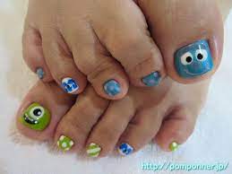 5) uñas de los pies con un diseño diferente de color amarillo con personajes de dibujos animados y animales. Foot Nail Art 10 Decorado Para Pies Unas Para Ninas Unas Decoradas