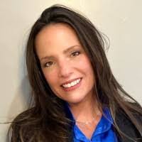 Roxanne Shields's Instagram, Twitter & Facebook