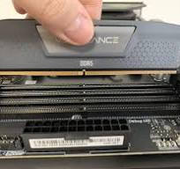 Ho bisogno di aiuto per inserire la RAM in un singolo fermo ...