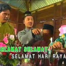 Setahun menghilang sekarang menjelang hari yang bahagia selamat hari raya. Lirik Lagu Selamat Hari Raya Ahmad Jais
