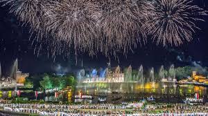 La cinéscénie déjà plus de 12 millions de spectateurs, 2 550 acteurs sur une scène de 23 hectares, 28 000 costumes, 1h30 de. Puy Du Fou Cinescenie Preferentielle Week Ends Club Alliance Voyages Com