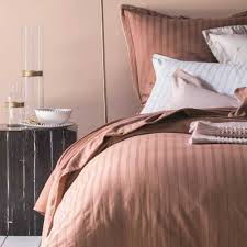Toutes les tailles de lits sont disponibles Decouvrez La Nouvelle Collection Printemps Ete De Linge De Maison Nina Ricci 2018 Housse De Couette Murmure Du Soir Bois Rose 260x240