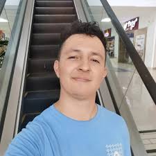 LA MISA ES EL CORAZÓN DE LA VIDA CATÓLICA Nada puede reemplazar la fuerza y  la gracia que se reciben en la Santa Misa. Es el momento donde el cielo  desciende y