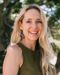 Shana Burns's Instagram, Twitter & Facebook