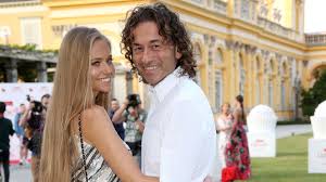 Tu stawiał swoje pierwsze aktorskie kroki, a wcześniej pracował w hucie, czy galerii sztuki współczesnej bwa. Piotr I Agata Rubikowie Historia Milosci