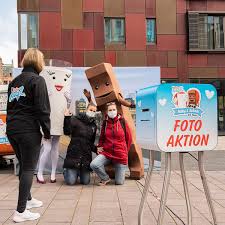 Das unternehmen ferrero arbeitet hier mit dem zusatz, dass milch und schokolade in einer süßigkeit vereint werden. Uberseeboulevard Hafencity Posts Facebook