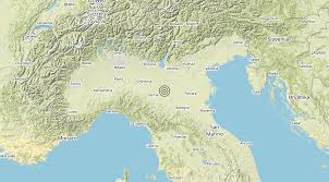 L'ingv ha segnalato una magnitudo . Rhnnbkigdmgkfm