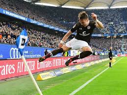 Pauli fc is the club of a particular city district, and it is to this that it owes its identity. St Pauli Verteidiger Leo Ostigard Feiert 2 0 Mit Tritt Gegen Die Hsv Eckfahne Mopo