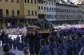 €* 30 kas 1990, torre annunziata, italya. Ac Florenz Tausende Nehmen Abschied Von Davide Astori Fussball Stuttgarter Zeitung