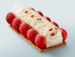 Buche Saint Honore Fraise Fraise Des Bois En Boulangerie Patisserie Elle Vire Professionnel Recette Desserts Francais Desserts Fantaisie Patisserie