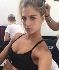 Cristina marino attrice e modella, è nata a milano nel 1991, è alta circa un metro e sessantotto centimetri, peso non disponibile ed ha occhi castani e capelli sul social instagram @cristina_marino è seguita da oltre duecentocinquanta mila followers. Foto Luca Argentero Eta Fidanzata Cristina Marino Vita Privata