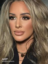 Discovering Lisa McDowell: A Unique Journey in Fashion