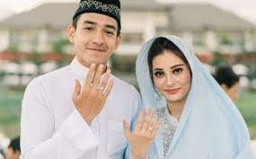 Nora alexandra philip ini akan segera menikah dengan jerinx sid. Pernikahan Siri Aliff Alli Berujung Curhat Mantan Istri Soal Kdrt