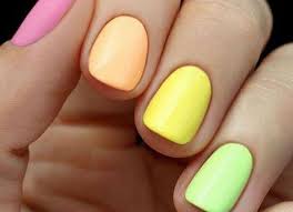 Puedes aplicar una capa de esmalte transparente u optar por uno de color. Unas Las Ultimas Tendencias Para El 2020