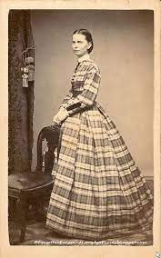 Fashionable Friday 1860 S Woman Mad About Plaid Http Forgottenfacesandlongagoplaces Blogspot Com 2012 08 F Fashion Victorian Fashion 19th Century Fashion