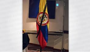 Uribe Se Niega A Responder Por Que Invito A Lucir La Bandera De Colombia Con Luto