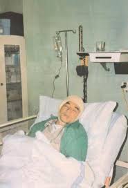 成龙 Jackie Chan - Armenia - 成龍 Jackie Chan in the hospital after being  injured during the filming of "Armour of God" in Yugoslavia. (Sept 1985)  😢😔🙏 | Facebook