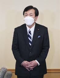 しもできなくなるのでしょうか。 実は、日本には都市封鎖を可能とする法律がありません。 宣言後も強制的な措置は限定的で、生活必需品などの買い出しはできます。 ｑ 緊急事態宣言が出されれば、ロックダウンされるのですか。 N7ro6wa C6ktym
