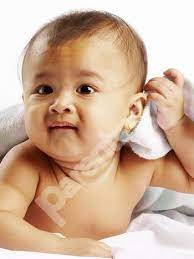 Seringkali saran ini hanya dianggap sebagai mitos namun itu tidak sepenuhnya benar. Telinga Bayi Keluar Cairan