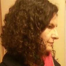 Are there any veterinarians or veterinary assistants that could possibly  take a look at my cat. No negative comments please about taking it to the  vet myself. I am myself sick and