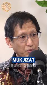 Episode kali ini kita kedatangan Tetangga @adrianoqalbi yang namanya udah  nggak asing lagi di telinga para pecinta podcast🤩😍 Jangan lupa tonton  keseruannya, Senin 19 Mei 2025 jam 4 sore di channel youtube @