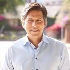 Julia Newhall (@JuliaNewhall)