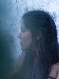 ANHEDONIA es la incapacidad de sentir placer o alegría en lo que antes nos  hacía vibrar: comer, escuchar música, socializar, tener hobbies. Se  describe como un “vacío”, un “mundo en blanco y