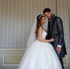 Gespielt wird sie von sila sahin, die erste türkischstämmige deutsche, die sich je für deutschen playboy auszog. An Diese Hochzeit Erinnern Wir Lo Go Herrenausstatter Facebook