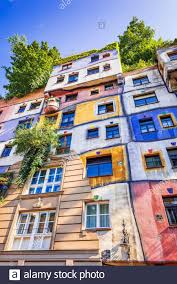 Die fassade des hundertwasserhauses in der kegelgasse im 3. Hundertwasser Wohnviertel Stockfotos Und Bilder Kaufen Alamy