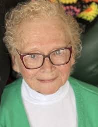 Lynette Fitch's Instagram, Twitter & Facebook