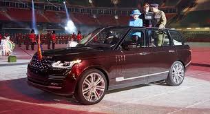 Land Rover Built An Open Top Range Rover Hybrid For Queen Elizabeth Ii Carscoops