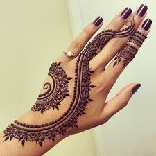 Bekijk meer ideeën over henna, henna patronen, hennadesigns. Diy Zo Maak Je Henna Tattoos Elle Be