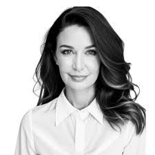 Traci Dee's Instagram, Twitter & Facebook