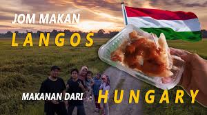 Pengusaha produk makanan di perak juga katanya, perlu menitikberatkan soal sensitiviti terutama sekali berkenaan pengendalian proses penyediaan produk kebebe ni ditumbuk dengan cara macam ni baru sedap. Makan Langos Roti Goreng Sedap Dari Hungary Di Bota Perak Youtube