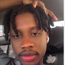 ➡️Alisha Lehmann and her boyfriend Douglas Luiz both joined Juventus last  summer, but the disparity in their salaries is causing frustration for  Lehmann. 🗣️"I'm not a star; I'm just a regular person.