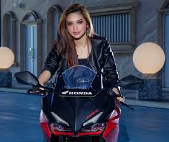 Lihat disini untuk harga cash dan harga kredit motor ini. Cbr250rr Masuk Malaysia Harganya Bikin Jungkir Balik Eppb Channel