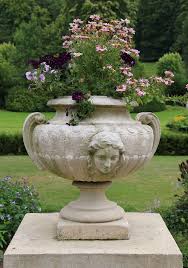 Vasque Avec Fleurs Photograhies De Catherine Reznitchenko Fleurs Vasque Et Jardins