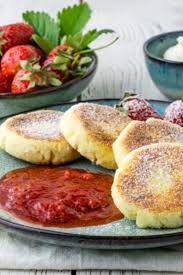 Russische Quark Pfannkuchen Syrniki Mit Gries Aus Dem Backofen Foodtempel Rezept Leckere Fruhstucksideen Lecker Pfannkuchen