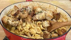 French Onion Pasta Recipe In One Pot From Rachael Ray Rachael Ray Show Schnitzel Recipes Cheesy Croutons Easy Pasta Dishes