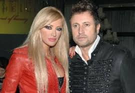 Bote ii cumpara cadouri, cristea face crize. Bianca Geloasa Pe Fetele De La Quot Burlacul Quot