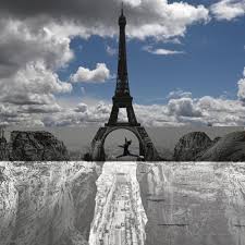 Escape to beautiful paris, france, where you can stroll beneath one of the world's most famous landmarks — the astounding eiffel tower. Neue Installation In Paris Jr Lasst Eiffelturm Am Abgrund Balancieren