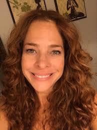 En vez de enfocarte en lo que no tienes, que tal si el ejercicio hoy es  prestar toda tu atención en lo que SÍ tienes! Verás las muchas razones que  tienes para