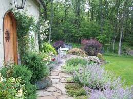 5 Inspiring Ways To Create A Cottage Style Garden Humpdays With Houzz Town Amp Country Living Farmhouse Landscaping Cottage Garden Design Cottage Garden